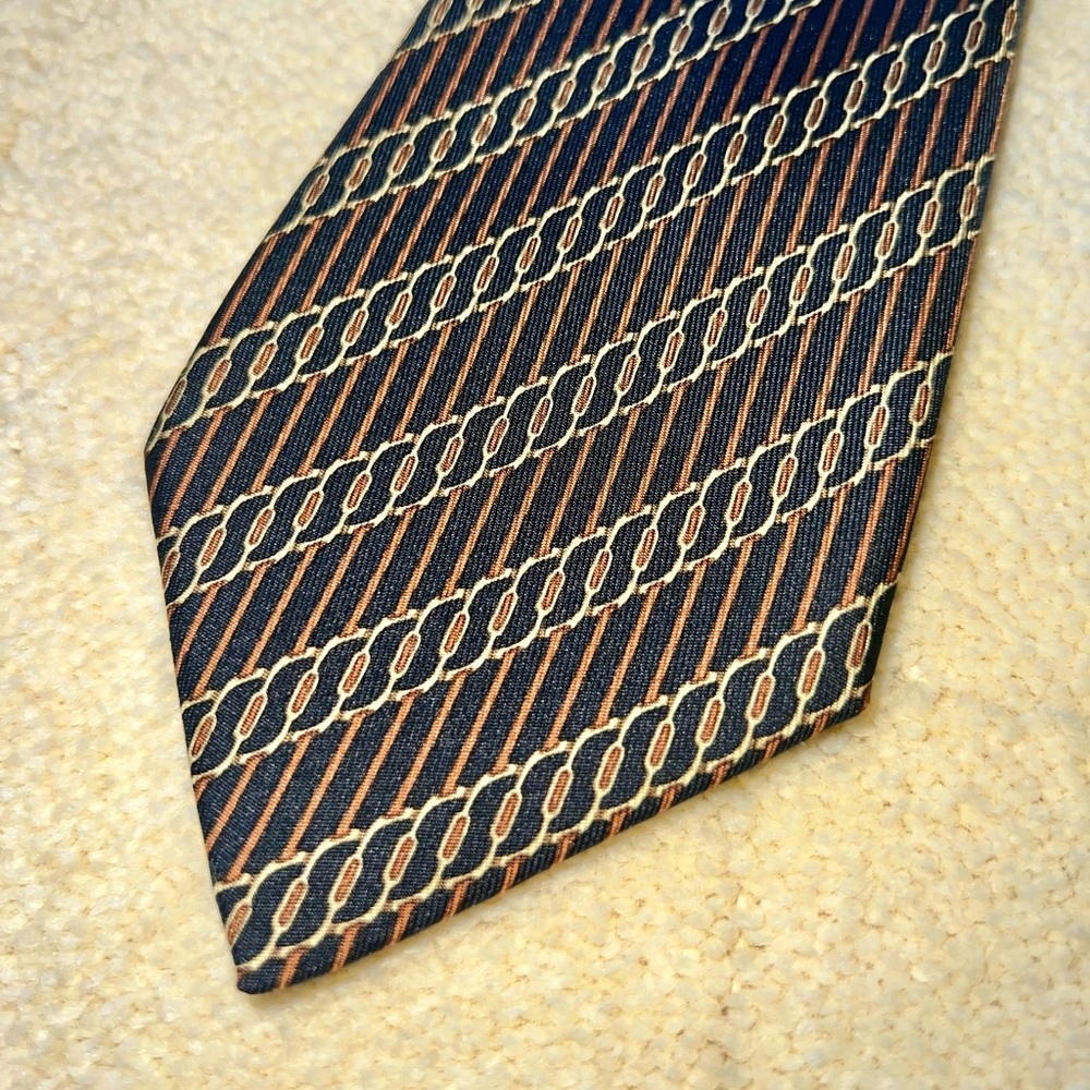 Hermes 100% silk necktie. Dark navy with brown stripes. 7040 TA. 3.5” wide.